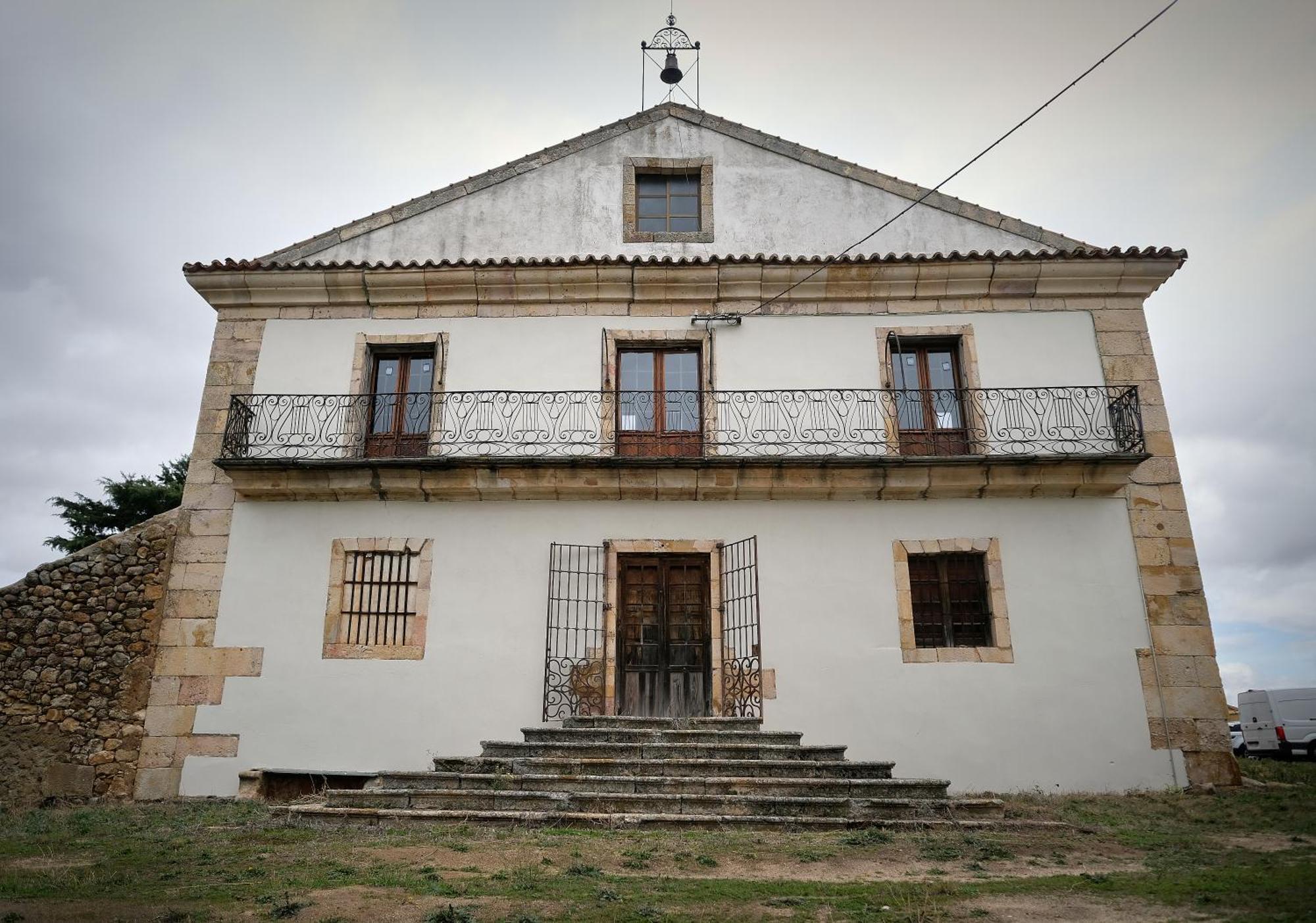Casa Rural Palacio Conde De Aldana Con Piscina Entre Encinares Y Dehesas Terradillos Exterior foto