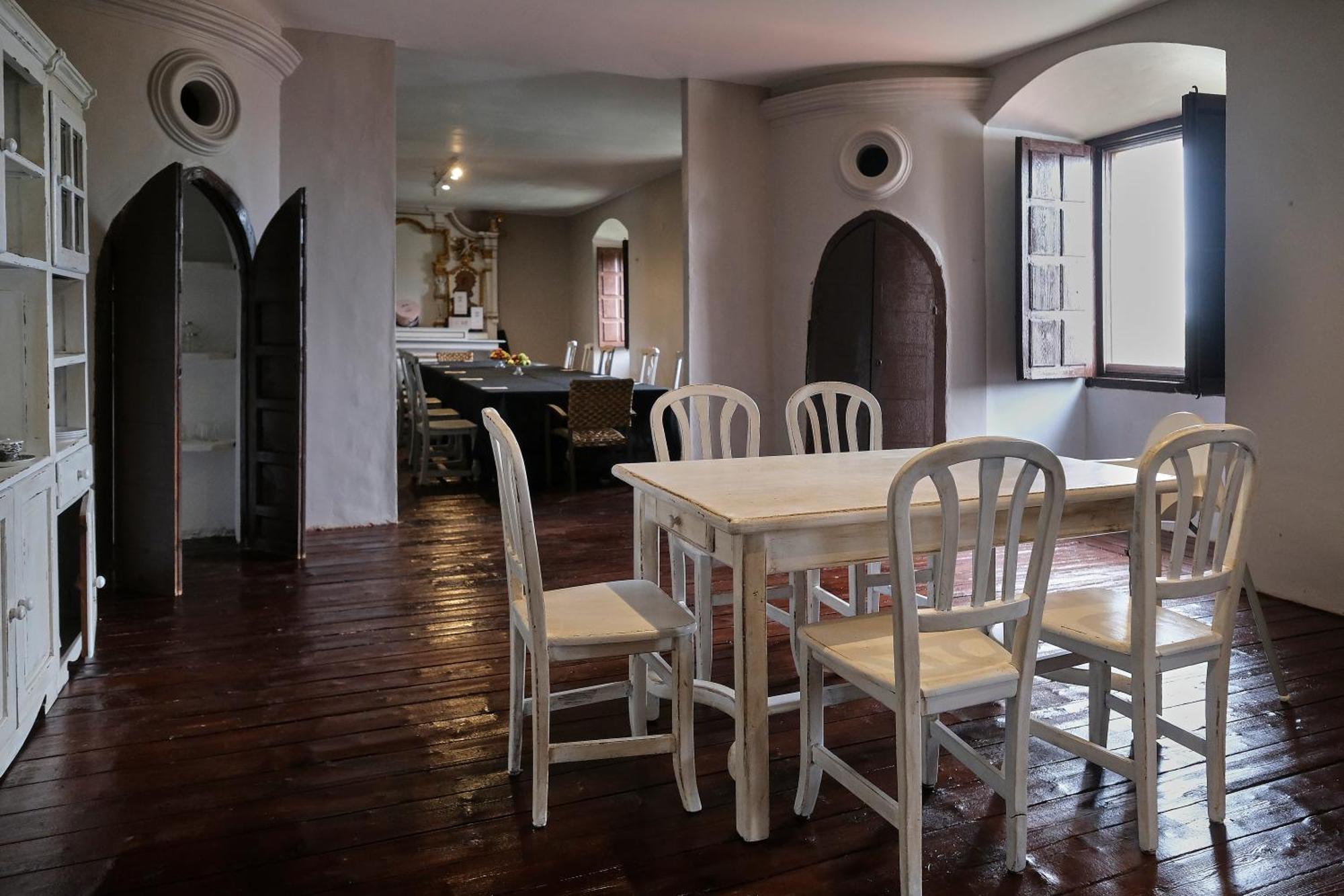 Casa Rural Palacio Conde De Aldana Con Piscina Entre Encinares Y Dehesas Terradillos Exterior foto